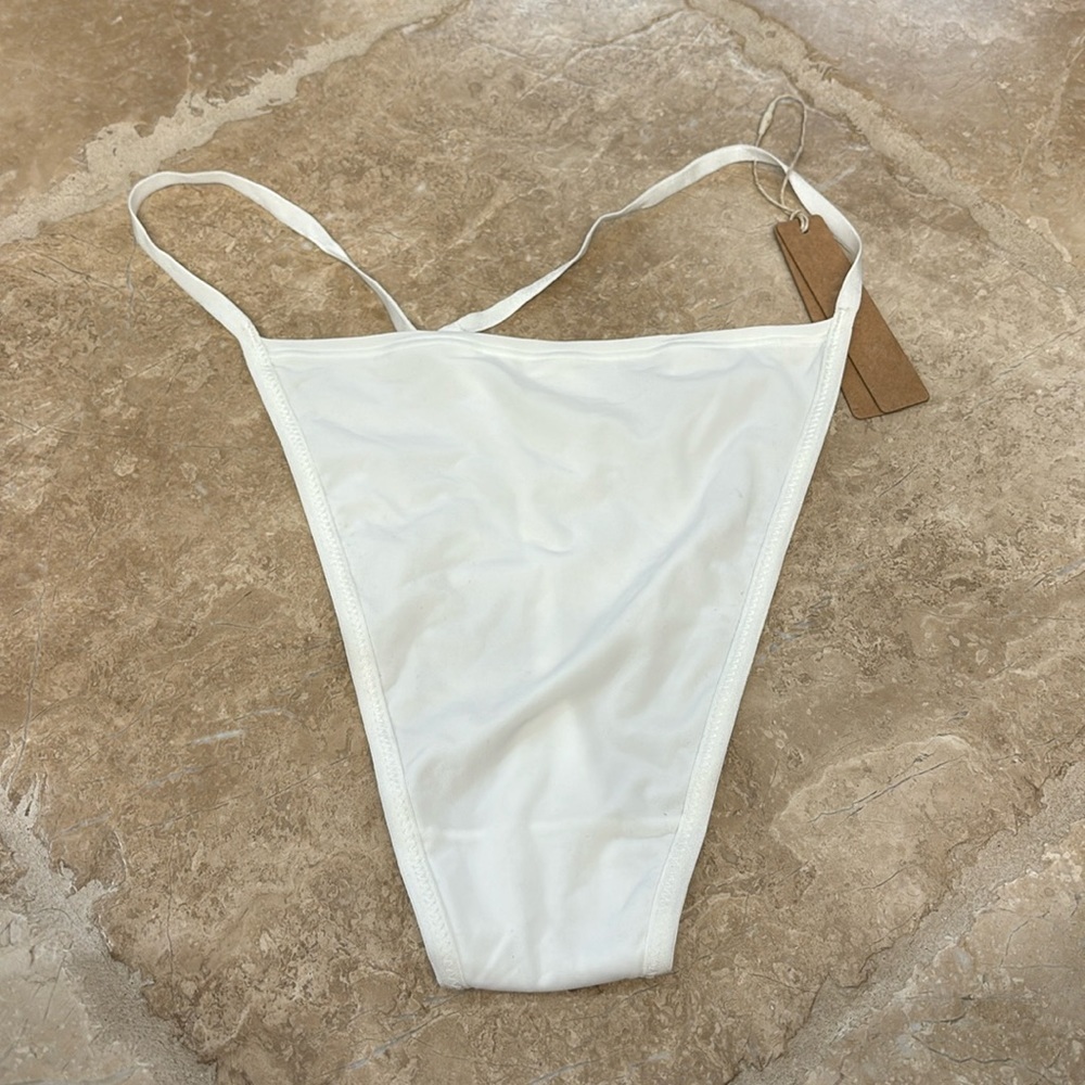 SKIMS thong t-string in marble